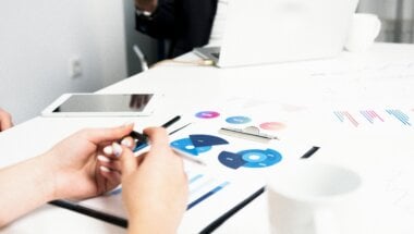 Reviewing maxdiff analysis data to identify benefits customers want.