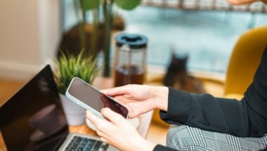 User experiencing one of the SaaS trial strategies on their mobile device.