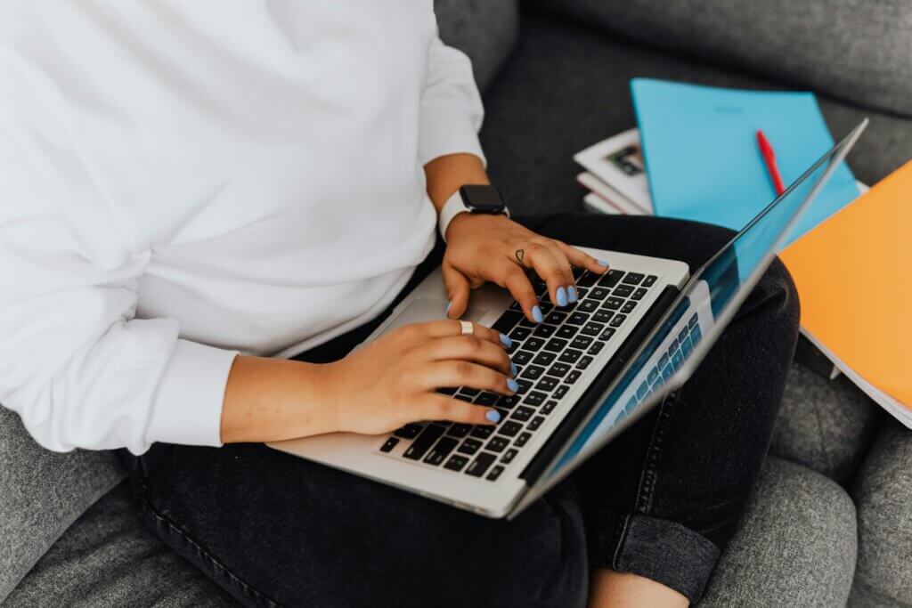 woman working on laptop.