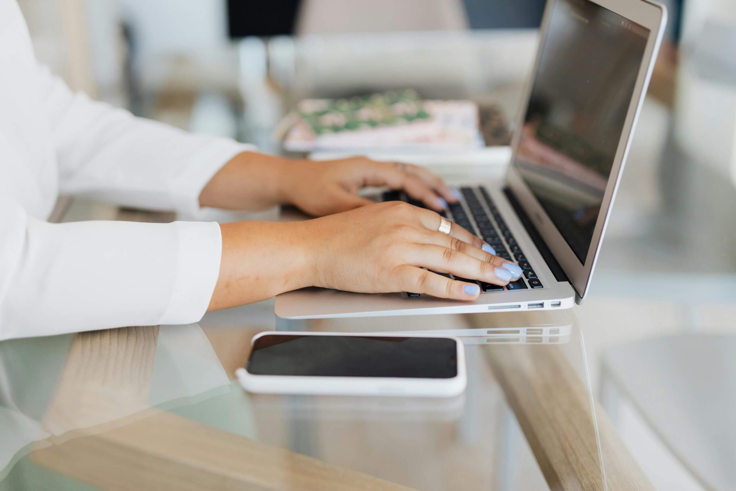 A consumer using a laptop and reviewing pricing models designed with different conversion tactics in mind.