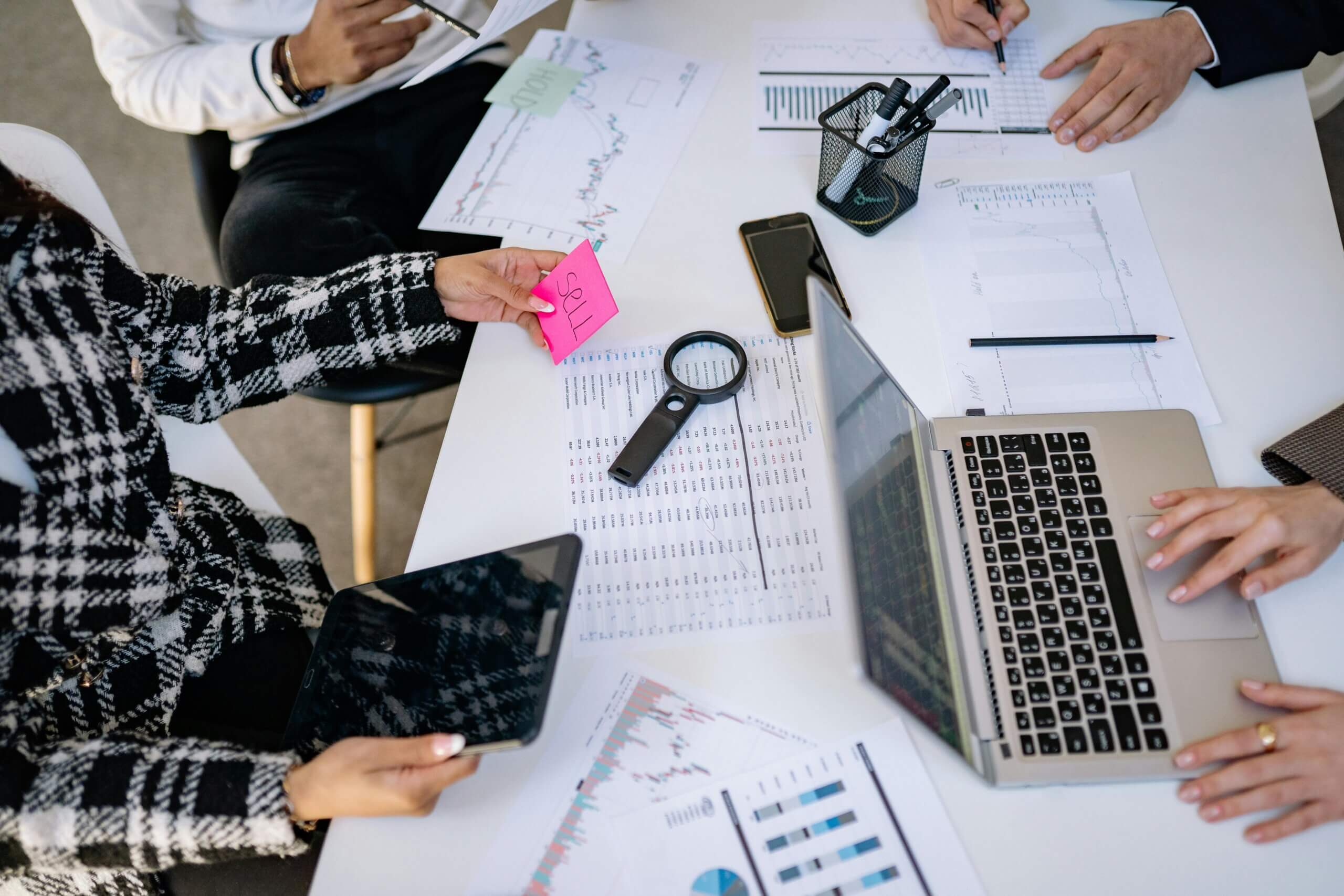 Answering common UX research questions for choosing the right research method.